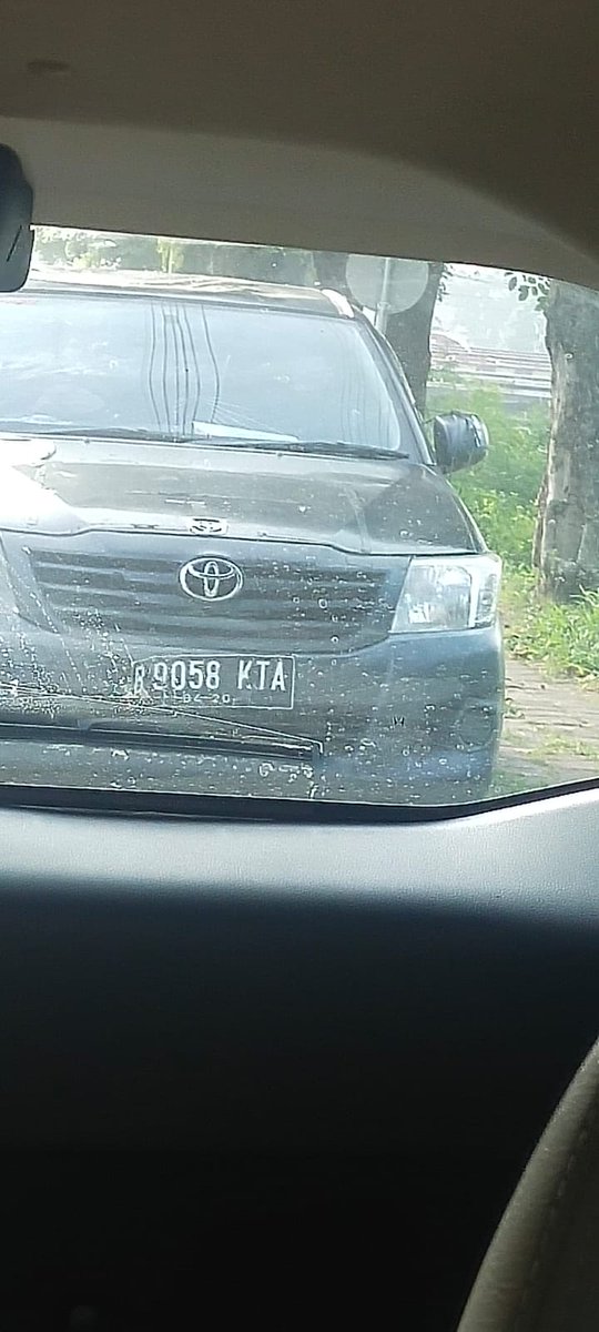 RadioElshinta's tweet photo. 07.13: Situasi di Kalimalang, Bekasi tepatnya di depan SMKN Bekasi ada mobil terparkir di pinggir jalan nopol B 9058 KTA sudah hampir kurang lebih 2 minggu, samapi saat ini belum diketahui pemiliknya.
@TMCPoldaMetro 
@NTMCLantasPolri 
#SimakElshinta https://t.co/FslW96EDri