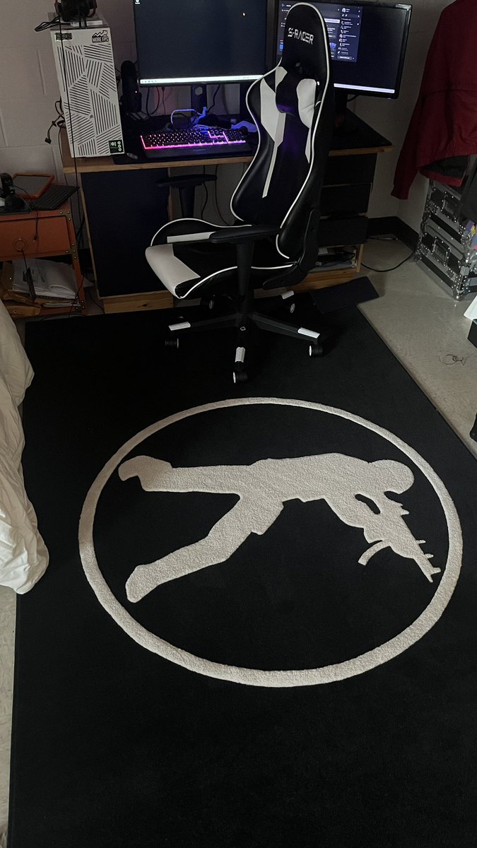 h0GanCSGO's tweet photo. @CounterStrike can I please have an invite to cs2 beta? My STEAM_1:0:3562234 plz and thx 🙏 may your shots be godly and your headshots even godlier. This rug was custom made in Seattle. This game is my life 🍕🔥 https://t.co/l5TlXpCQ2f