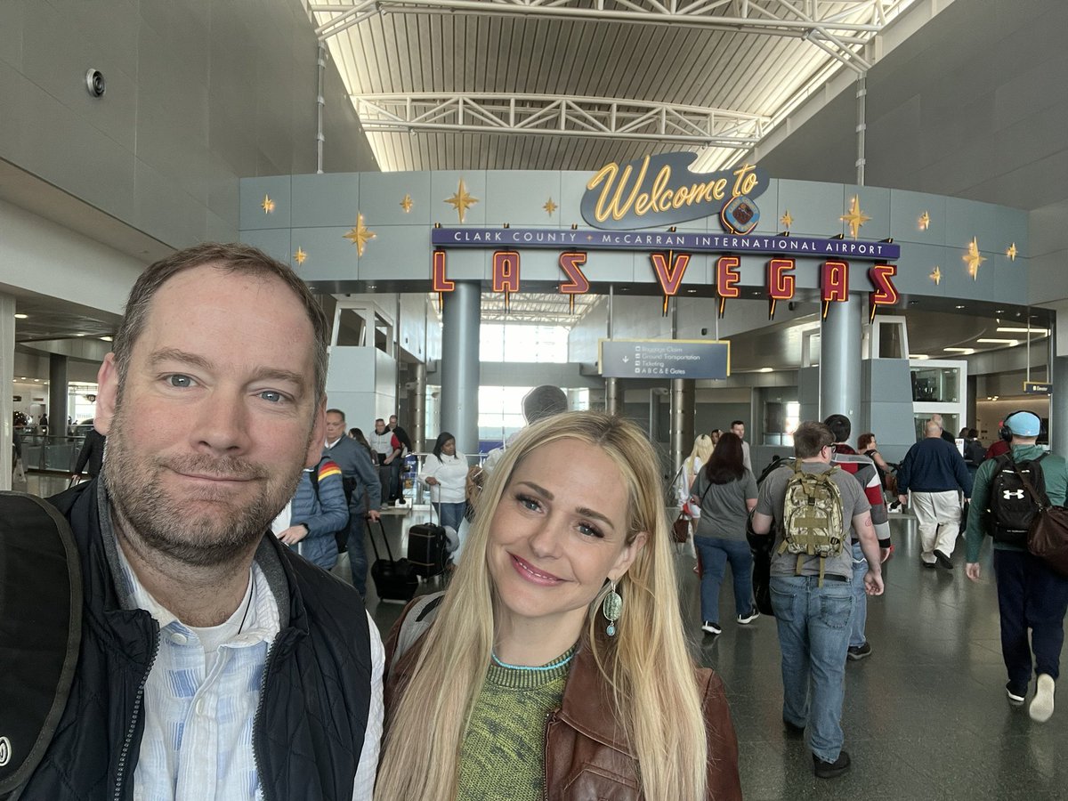 brandonmull's tweet image. Las Vegas! I sign books (including Candy Shop 3) tomorrow, Fri 3/24, at the Henderson Barnes & Noble, 567 North Stephanie from 6-9pm. Come say hello!