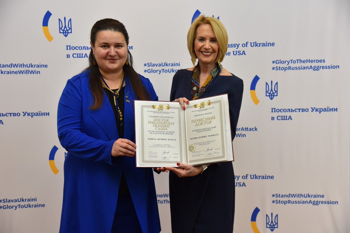 UKR Embassy in USA (@ukrintheusa) on Twitter photo Ambassador <a href="/OMarkarova/">Oksana Markarova</a> presented @theNAScience President <a href="/Marcia4Science/">Marcia McNutt</a> a honorary doctorate from the National Academy of Sciences of Ukraine for significant contribution to the development of science and international scientific collaboration between Ukraine and the U.S🇺🇦🇺🇸 Ambassador <a href="/OMarkarova/">Oksana Markarova</a> presented @theNAScience President <a href="/Marcia4Science/">Marcia McNutt</a> a honorary doctorate from the National Academy of Sciences of Ukraine for significant contribution to the development of science and international scientific collaboration between Ukraine and the U.S🇺🇦🇺🇸