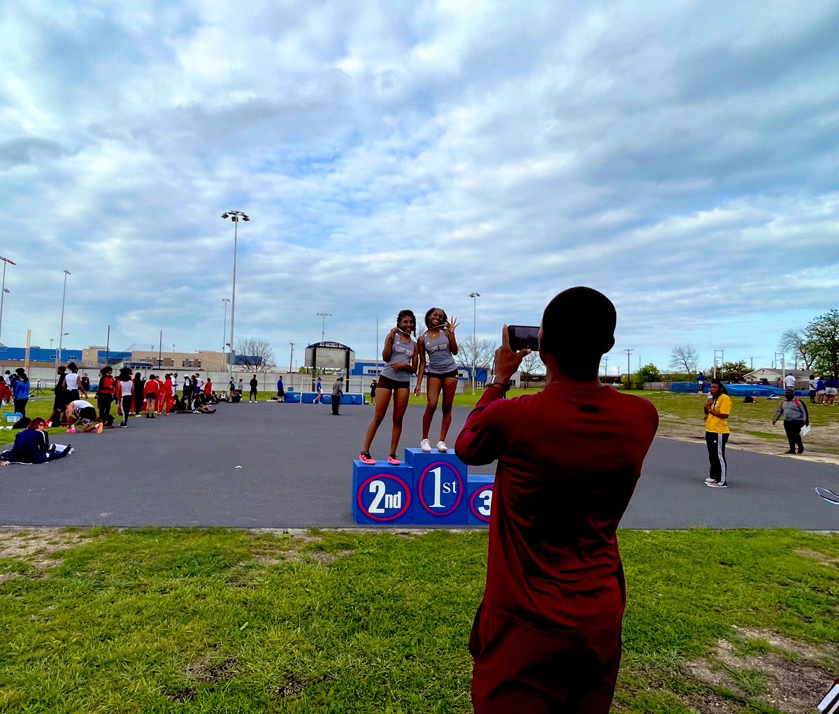 CoachKFarley's tweet photo. 🥇&amp; 🥈place in the long jump great job ladies!!! @NQuinterra1  @KHSLadyRoosTF https://t.co/9xxOsqFJmC