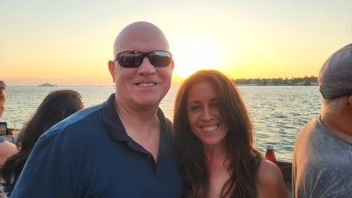TeamVicarious's tweet photo. You are hereby ordered to get yourself down to #SunsetPier at #OceanKeyResort at the end of Duval Street 30 minutes before sunset EVERY day. Grab a drink from the outdoor tiki bar, pull up a chair, and enjoy the spectacular sunsets while listening to great bands on the pier stage https://t.co/lCKaNoTf2P