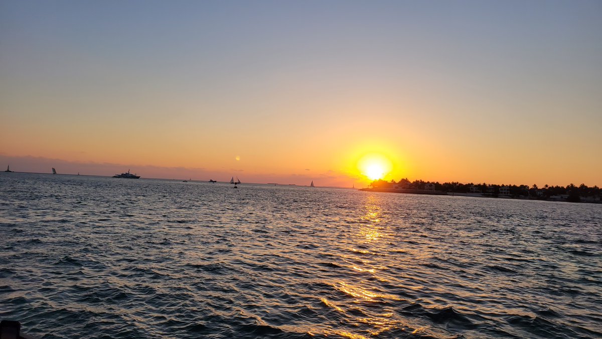 TeamVicarious's tweet photo. You are hereby ordered to get yourself down to #SunsetPier at #OceanKeyResort at the end of Duval Street 30 minutes before sunset EVERY day. Grab a drink from the outdoor tiki bar, pull up a chair, and enjoy the spectacular sunsets while listening to great bands on the pier stage https://t.co/lCKaNoTf2P
