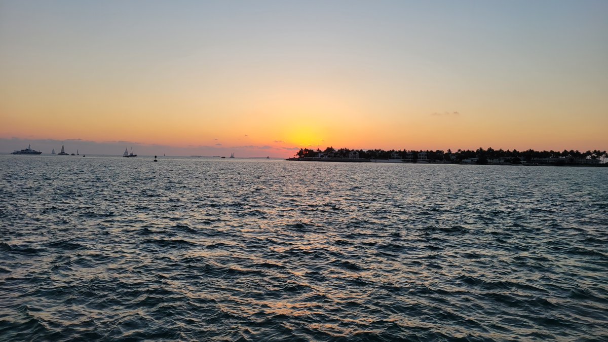 TeamVicarious's tweet photo. You are hereby ordered to get yourself down to #SunsetPier at #OceanKeyResort at the end of Duval Street 30 minutes before sunset EVERY day. Grab a drink from the outdoor tiki bar, pull up a chair, and enjoy the spectacular sunsets while listening to great bands on the pier stage https://t.co/lCKaNoTf2P