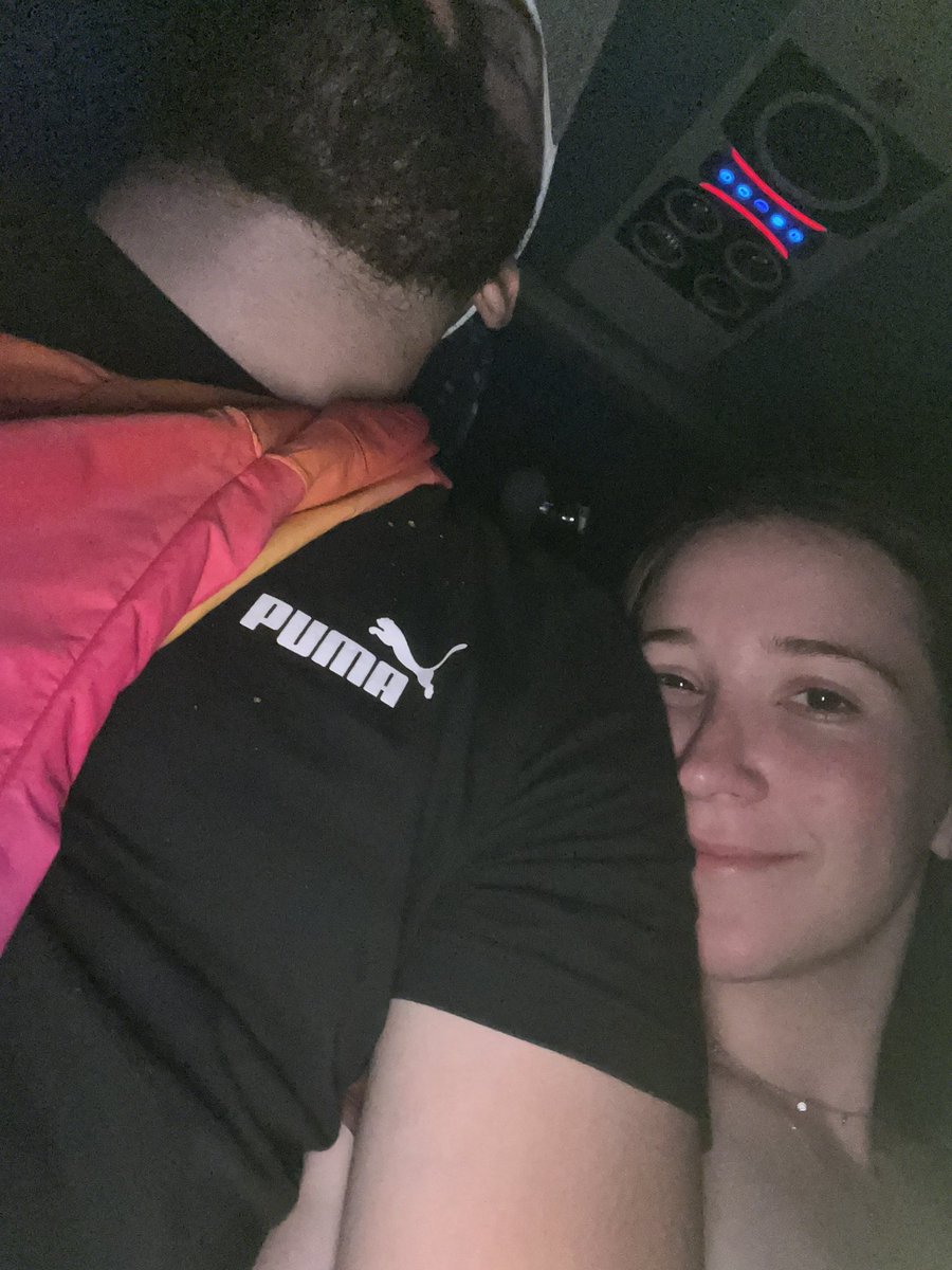 LauraBoenheim's tweet photo. Bus Orlando-Miami después de 1 día sin casi saber donde dormir, corriendo para que no nos dejara y saliendo de island of adventure, significa: ¡ FELICIDAD COMPLETA ! https://t.co/z2IOX0TPoO