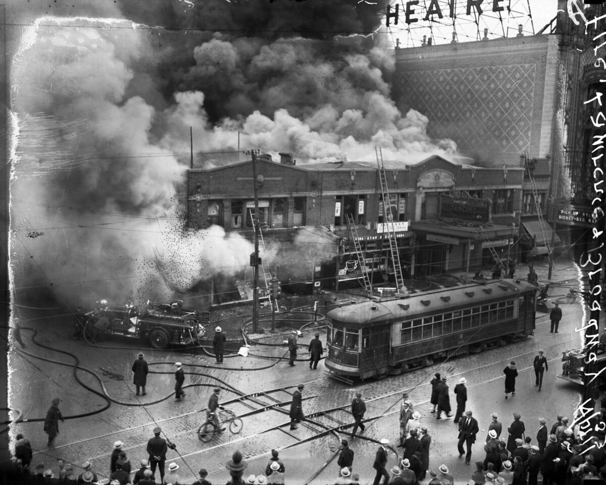 Robert Loerzel (@robertloerzel) on Twitter photo I recently asked <a href="/ChicagoMuseum/">ChicagoHistoryMuseum</a> if it had any photos of the fire at the Green Mill building in 1933, and the archives staff found some plate-glass negatives, which had never been scannedโuntil I requested them. Photo: DN-A-0821, Chicago Daily News, 1933. I recently asked <a href="/ChicagoMuseum/">ChicagoHistoryMuseum</a> if it had any photos of the fire at the Green Mill building in 1933, and the archives staff found some plate-glass negatives, which had never been scannedโuntil I requested them. Photo: DN-A-0821, Chicago Daily News, 1933.
