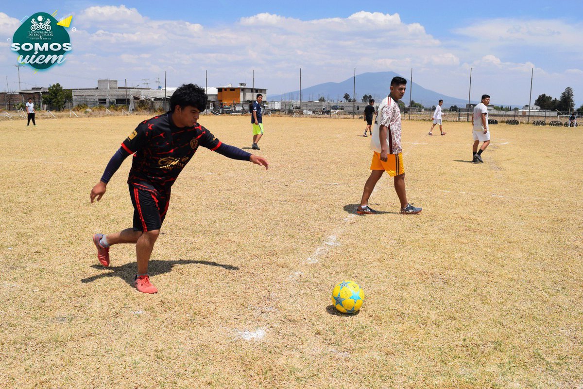 UIEMOficial's tweet photo. ⚽️Estudiantes de las diferentes licenciaturas participaron en los encuentros de fase de grupos del Torneo de Fútbol, que se lleva a cabo en las instalaciones de la Universidad Intercultural del Estado de México #OrgulloUIEM 💚 https://t.co/Z0qSd4DI5N