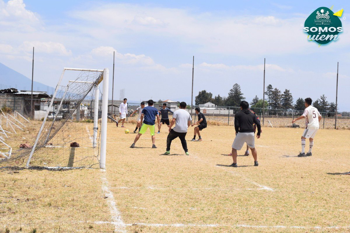 UIEMOficial's tweet photo. ⚽️Estudiantes de las diferentes licenciaturas participaron en los encuentros de fase de grupos del Torneo de Fútbol, que se lleva a cabo en las instalaciones de la Universidad Intercultural del Estado de México #OrgulloUIEM 💚 https://t.co/Z0qSd4DI5N