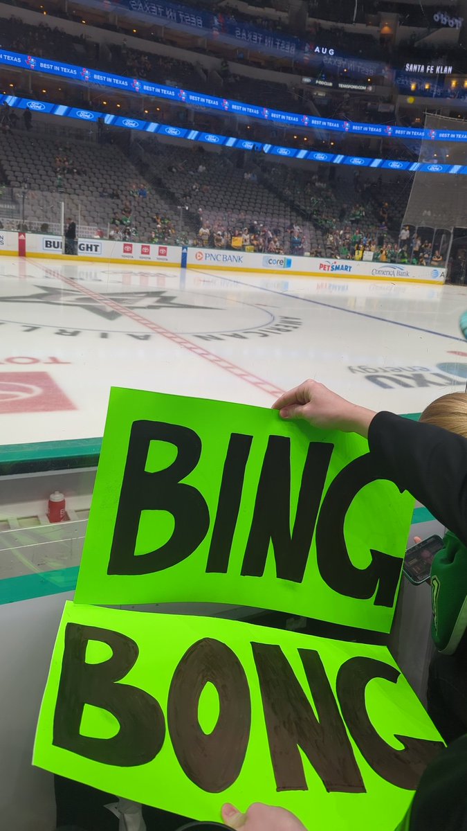 mrskpop's tweet photo. @ShippySpins we hope we hear this all night long! #TexasHockey https://t.co/C8w3UTkSyC