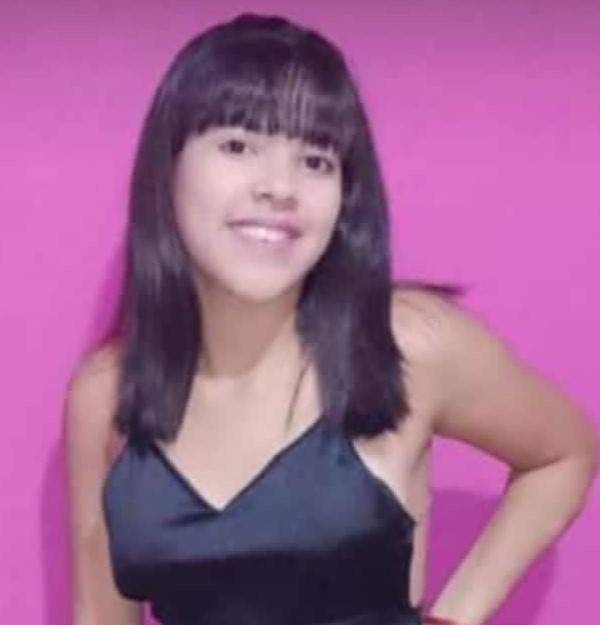 desaparecidaorg's tweet photo. Belén Merlo tiene 15 años, desapareció el 22/3 en la ciudad de Buenos Aires. Zona: Av. Cruz y Mariano Acosta, Villa Soldati. Vestía campera negra, bermuda de jean y zapatillas negras. Avisar #URGENTE al ☎️ 1150427598, 1124644696, o al 911

#VillaSoldati #CABA https://t.co/ycztszBeHP