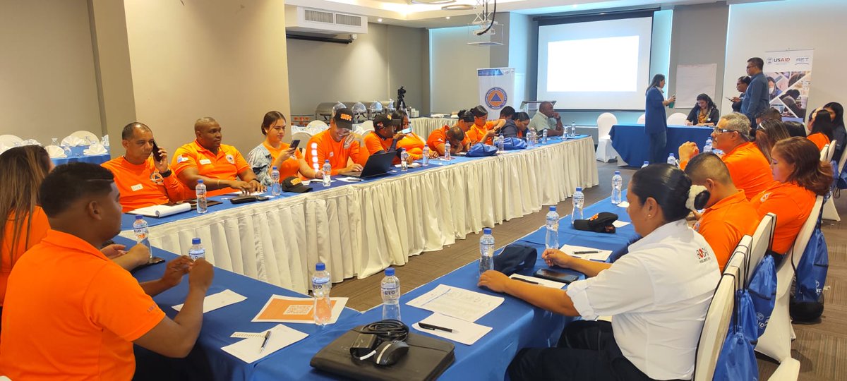 Sinaproc_Panama's tweet photo. #Panamá | Con el propósito de fortalecer los procesos para la evaluación de daños y análisis de necesidades para las familias ante situaciones de emergencias, participamos de un taller teórico - práctico bajo el auspicio de @USAID.
#UnidosLoHacemos. https://t.co/VJa0hPs1G2