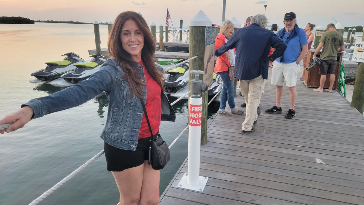 TeamVicarious's tweet photo. The Team did our first nighttime kayak adventure and loved it! The glass-bottomed, lighted kayaks are a great way to view sea life at night. The guide brings you into the mangroves and points out barracudas, sharks, lobsters, and more. The tour is an hour long and is fascinating. https://t.co/oDlUUn8o17