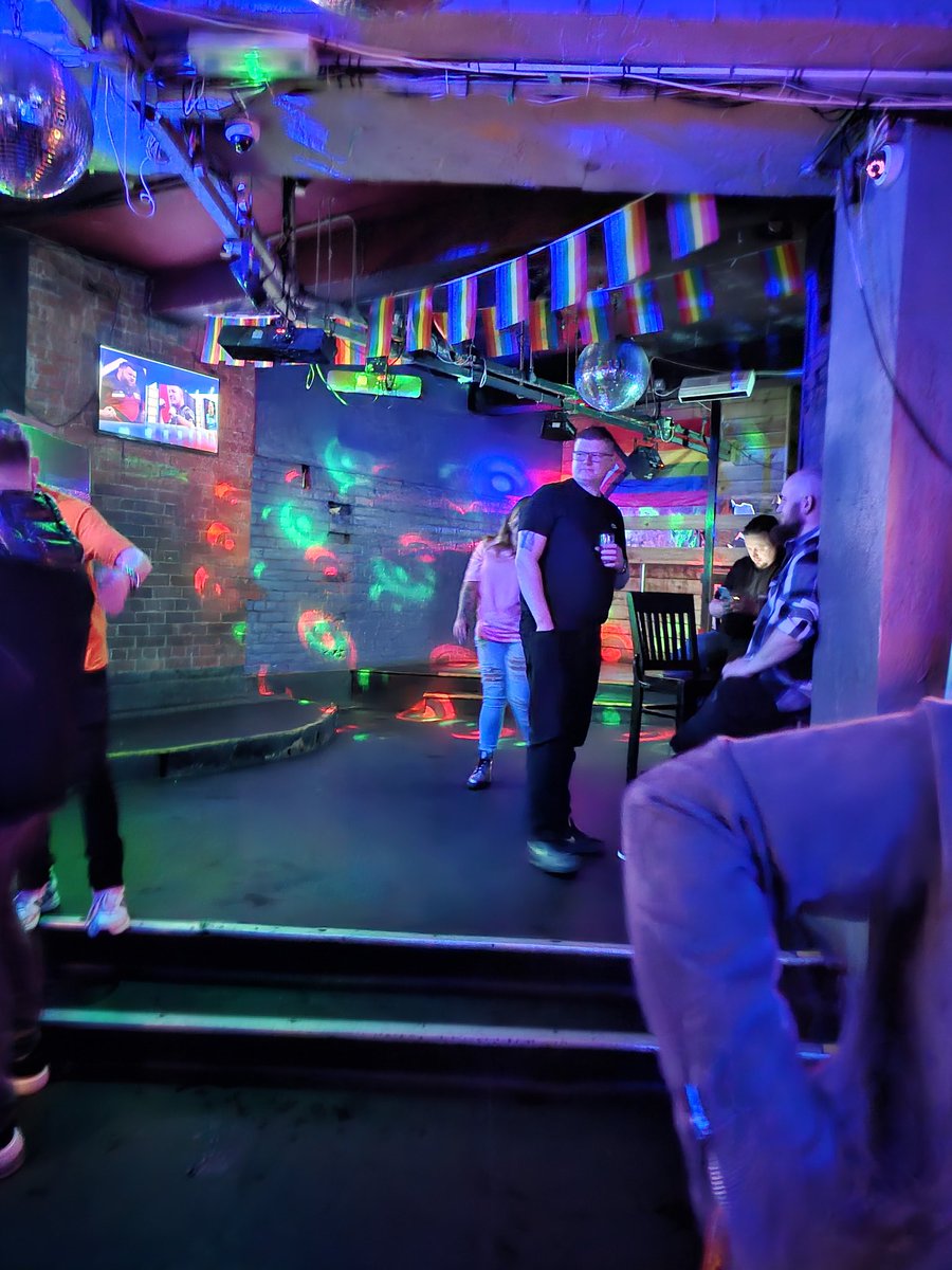 NEWCASTLECITYU1's tweet image. Welcome to bar 243 Eazy Street I think it's open because of the Darts. VKs all over the shop. You scene the whole of the.moon. 7.60 two vks. #allthebars #vinadloo plays #F4F #England #nufc