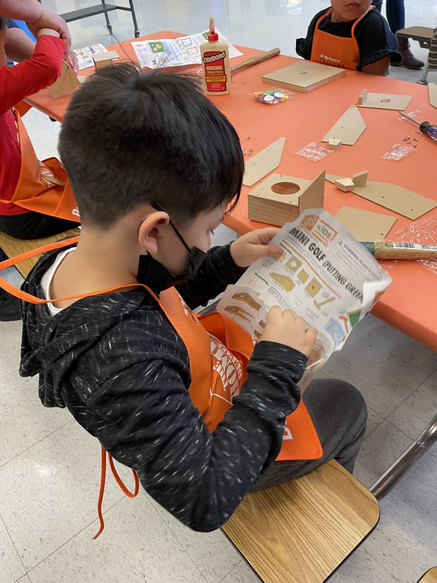 HighlandES_CSL's tweet photo. What a fun in-house field trip brought to #HighlandES by @HomeDepot and their long-time teacher. Shout out to Ms. Miranda who connected the #PreK &amp; #Headstart classes to this awesome opportunity for our littles. @MCPSCommunitySc @MCPSEspanol @MCPS https://t.co/gwRGpFGSN2