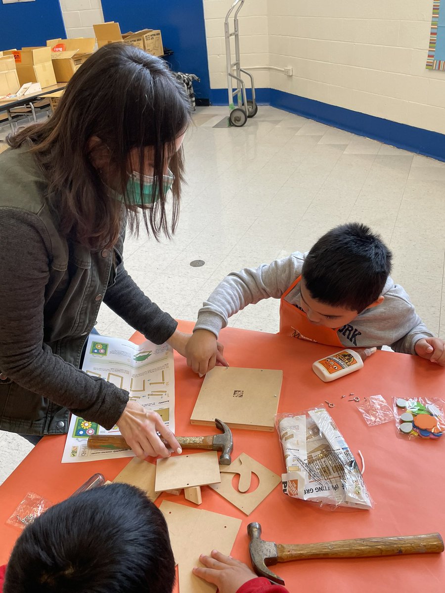 HighlandES_CSL's tweet photo. What a fun in-house field trip brought to #HighlandES by @HomeDepot and their long-time teacher. Shout out to Ms. Miranda who connected the #PreK &amp; #Headstart classes to this awesome opportunity for our littles. @MCPSCommunitySc @MCPSEspanol @MCPS https://t.co/gwRGpFGSN2