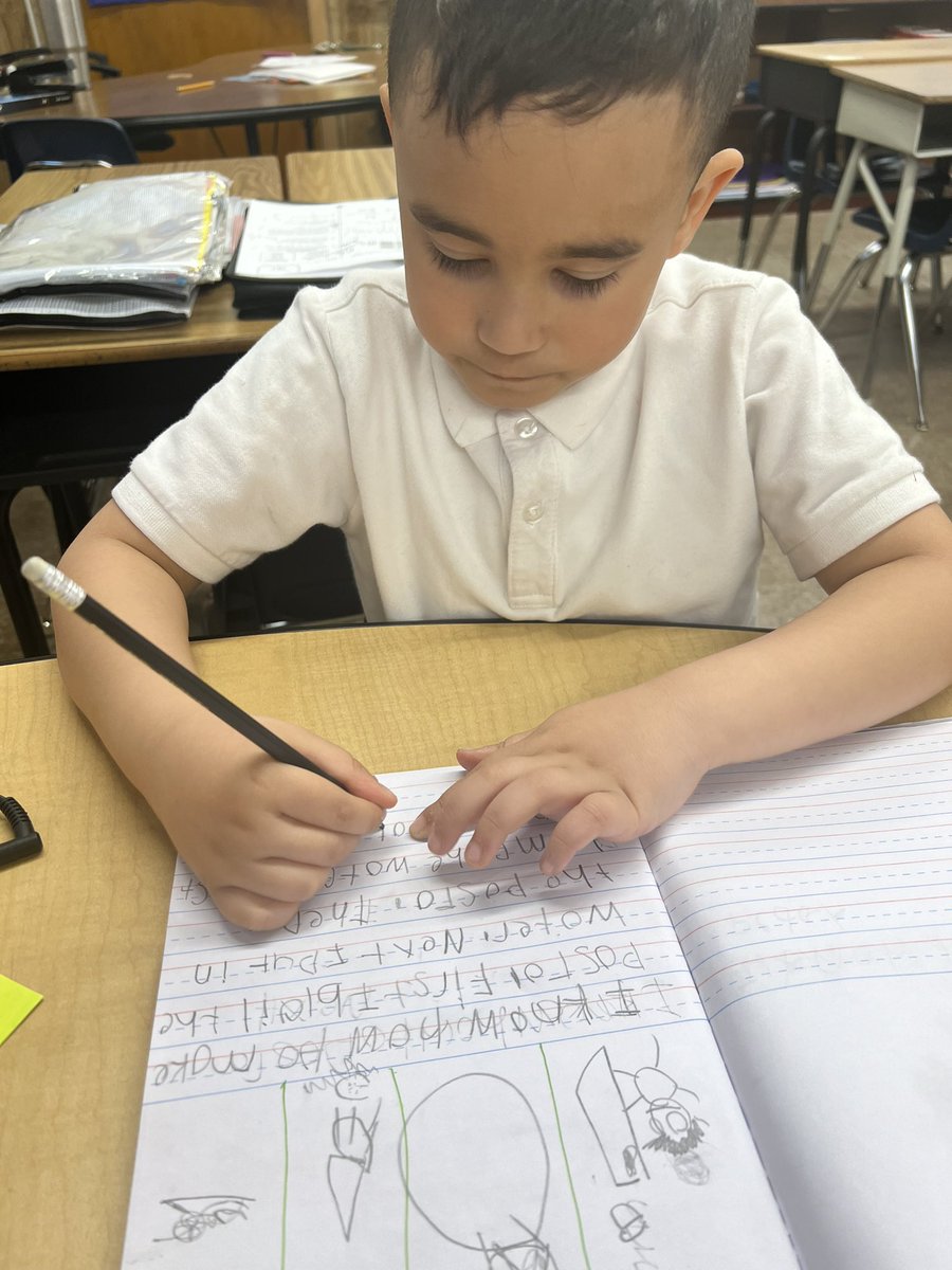 MrsStivale's tweet image. Look at my Kinders working hard on their “How To” writing!! #howtomakepasta #howtobuytoys #howtobuyfood @S7_Belleville @hellomisschip