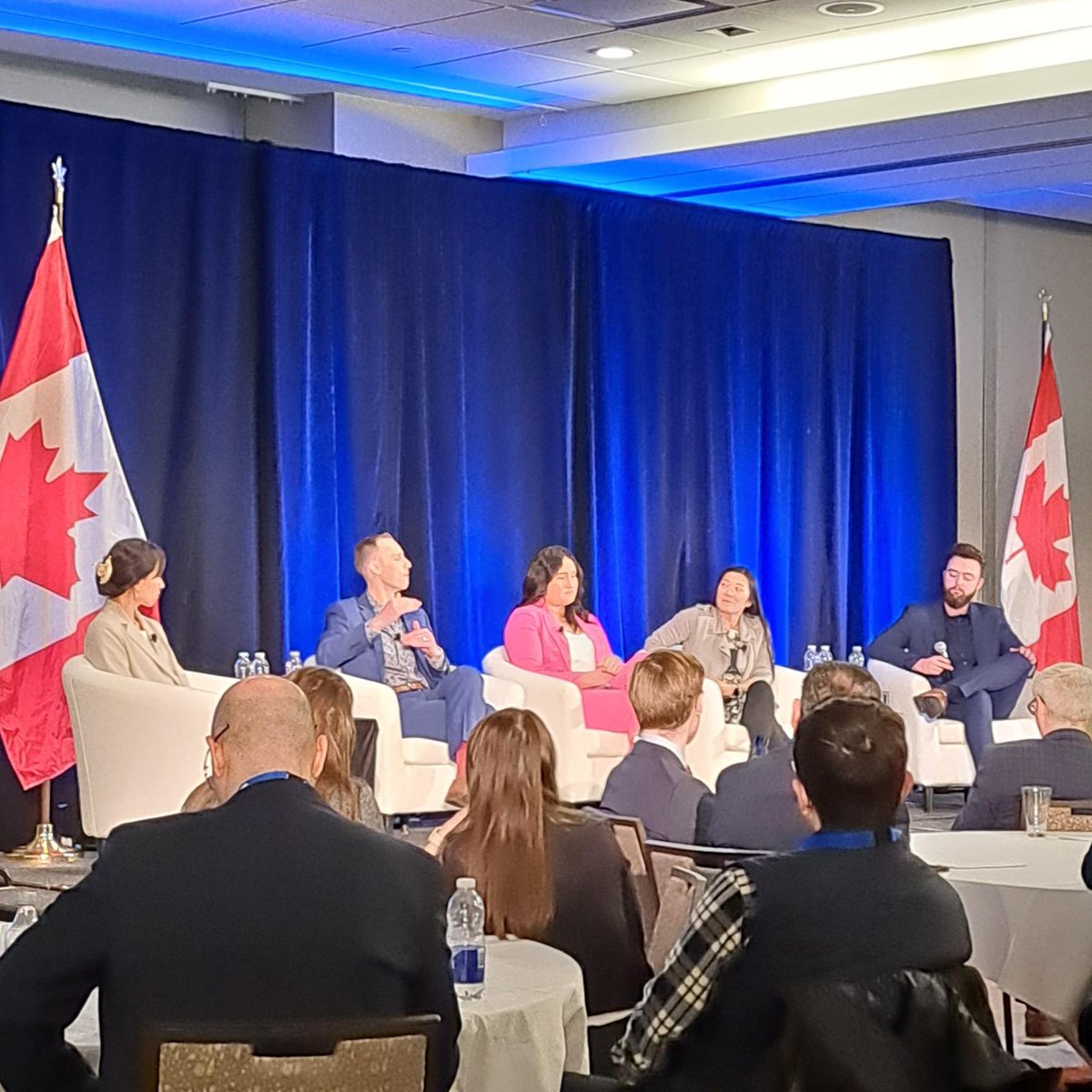 CJPAC's tweet image. #CJPACFellowship alumna Sally Zhou (far left) moderating a session on ‘How to tell a powerful story’… #csfn