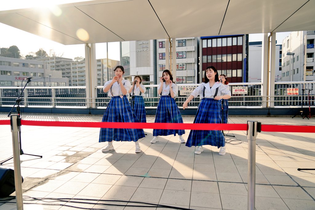 とつかストリートライブ
戸塚のまちに音楽満開春満開！
戸塚駅周辺の4エリアにたくさんのアーティストが集結🎤
横浜少女歌劇団
今日も、笑顔・元気頂きました🤗
#神奈川県
#横浜市
#戸塚区
#とつかストリートライブ
#横浜少女歌劇団
#川畑雪柰
#村瀬なる
#川畑里咲子
#有井友歩
#維東れいな
@yskd_2020