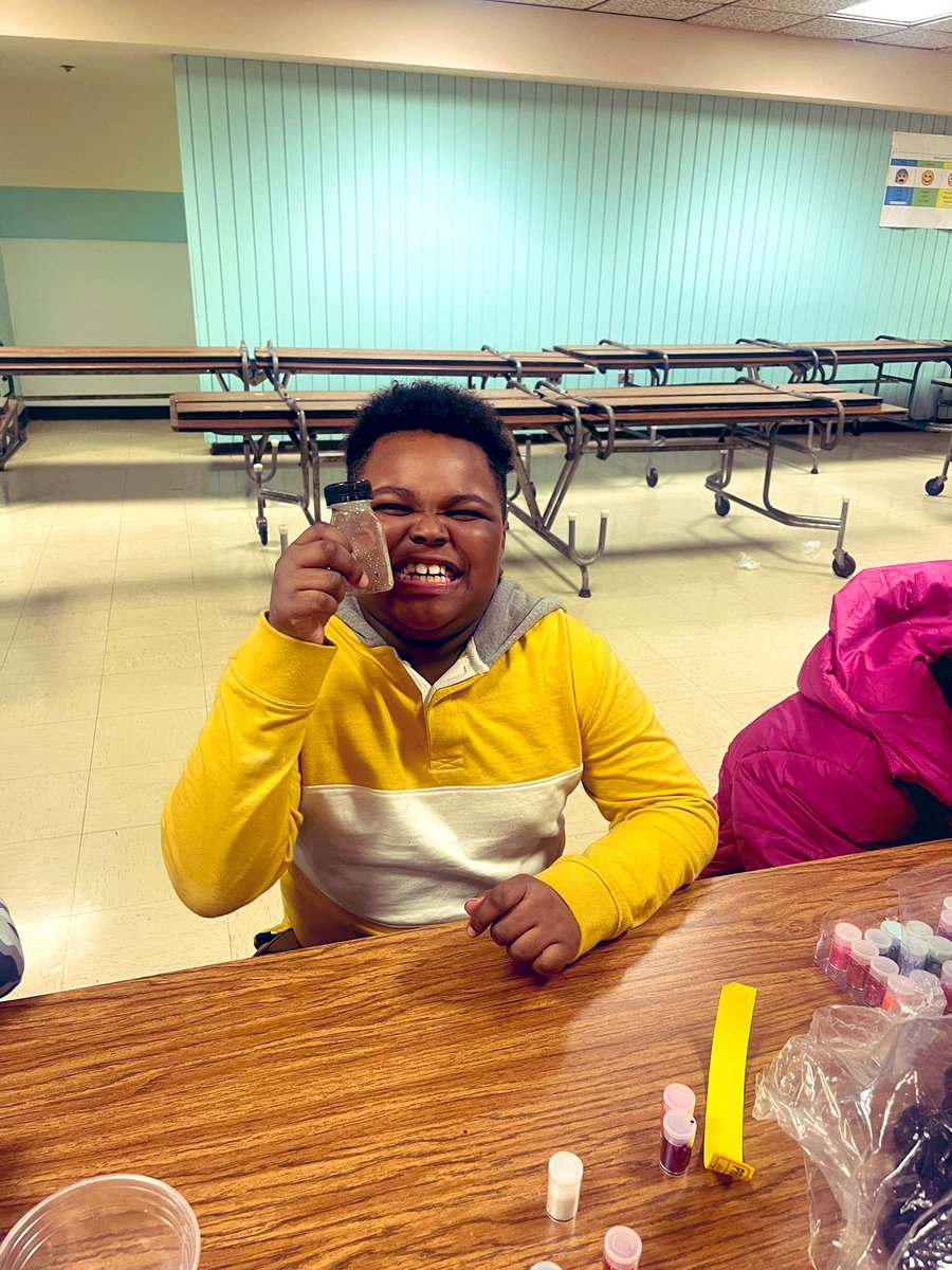 Fountain Hill families took time to Press PAWS tonight! Glitter jars, stress putty, water painting, yoga, dance parties, breath-work, strategies, and more! 
✌🏽😌 <a href="/BASDFtHill/">Fountain Hill Elementary School</a> #socialemotionallearning