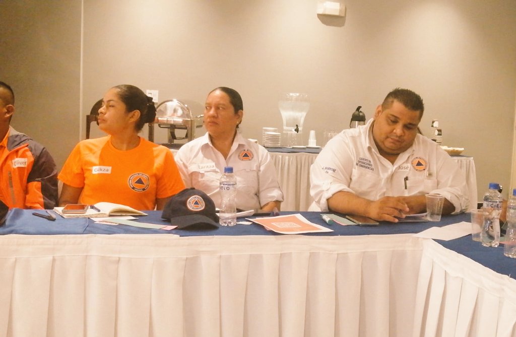 Sinaproc_Panama's tweet photo. #Panamá | Con el propósito de fortalecer los procesos para la evaluación de daños y análisis de necesidades para las familias ante situaciones de emergencias, participamos de un taller teórico - práctico bajo el auspicio de @USAID.
#UnidosLoHacemos. https://t.co/VJa0hPs1G2