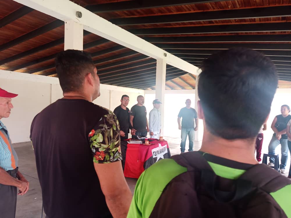 MRT Bolivar-Barinas en reunión de organización, caracterización y  planificación  de nuestra militancia con el acompañamiento de la dirección regional. Como dijo William B."Seguiremos resistiendo, renaciendo,revolucionando y radicalizando" #NiCorrupcionNiPrivatización