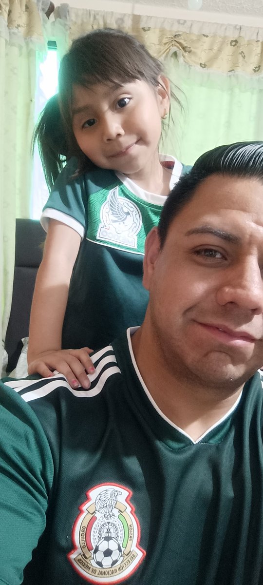 alexmac2211's tweet photo. @TUDNMEX #UnaNuevaEra apoyando a la selección https://t.co/QhKNUxEaWD