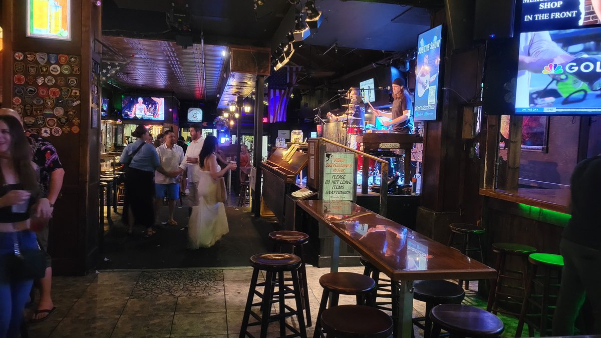 TeamVicarious's tweet photo. Always busy, always fun! That's #IrishKevinsBar in Key West on Duval Street. Open really, really late with live music until 2:00 or 2:30. Great place to stop in at any time of day. https://t.co/xQpSlRsnb6