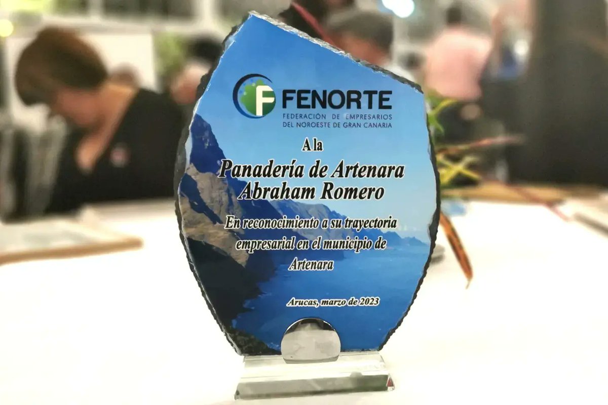 pandeartenara's tweet photo. Hoy hemos recibido el reconocimiento de la Federación de empresarios del norte @fenortegc por ser la empresa más antigua en activo en #Artenara desde que José Romero Martín iniciara la actividad comercial allá por 1885.

Y como es de bien nacidos ser agradecidos, GRACIAS. https://t.co/10edu2RSp0
