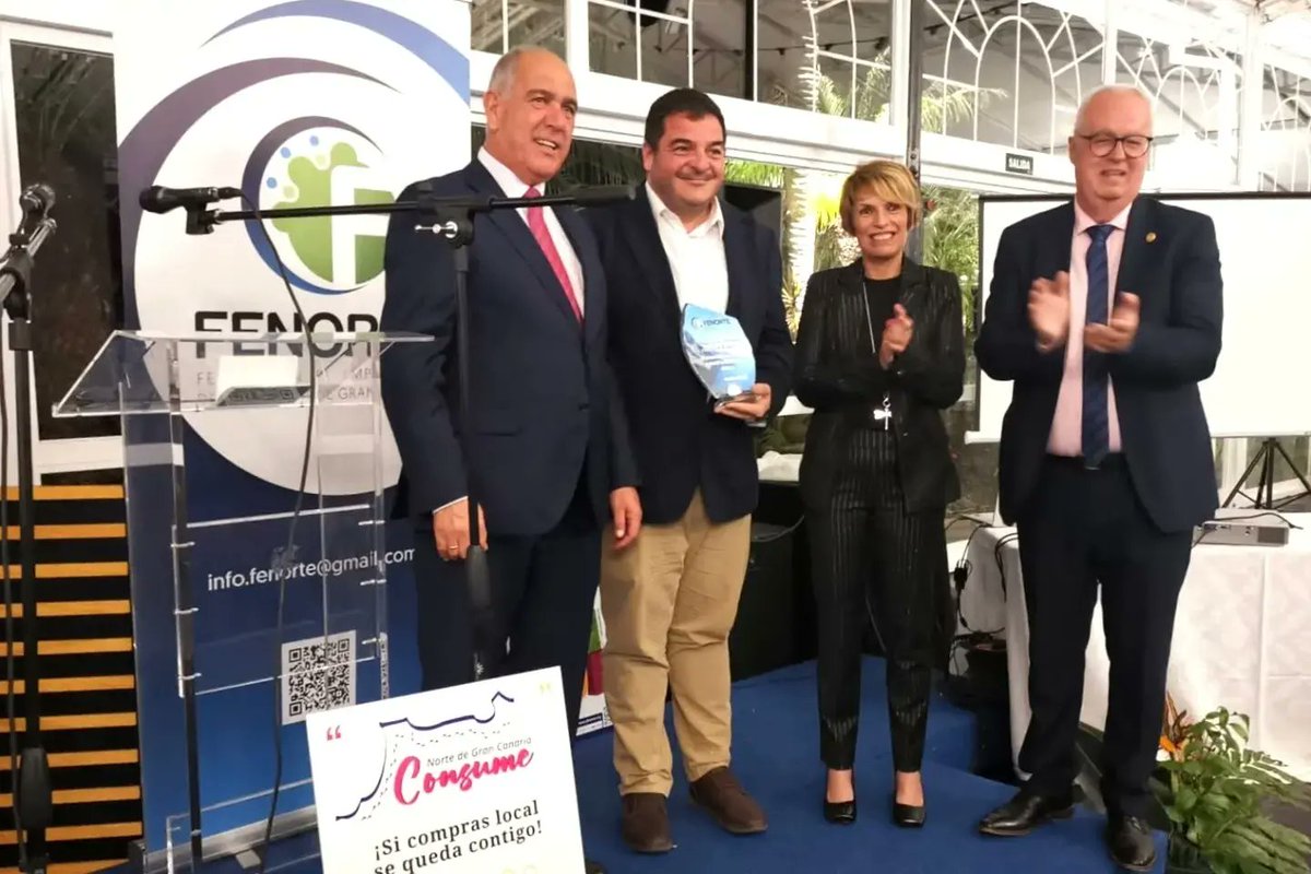 pandeartenara's tweet photo. Hoy hemos recibido el reconocimiento de la Federación de empresarios del norte @fenortegc por ser la empresa más antigua en activo en #Artenara desde que José Romero Martín iniciara la actividad comercial allá por 1885.

Y como es de bien nacidos ser agradecidos, GRACIAS. https://t.co/10edu2RSp0