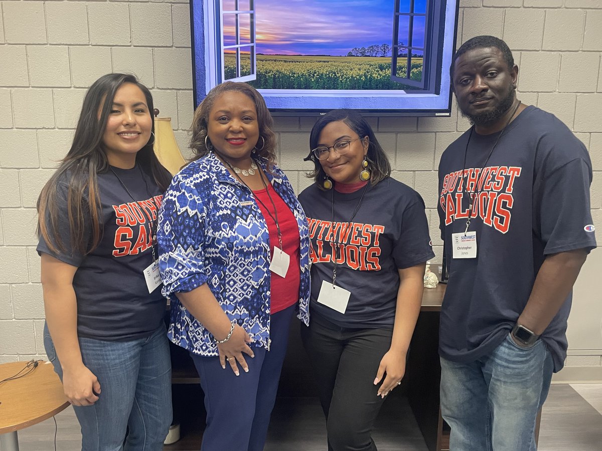 SouthwestTN's tweet photo. President Tracy D. Hall met with international students during her traditional group talk with students each semester. This being spring, Dr. Hall had a #PorchChat! Great conversations, great feedback and great learning more about their life journeys. @CollegeSystemTN https://t.co/MqHinzqGZC