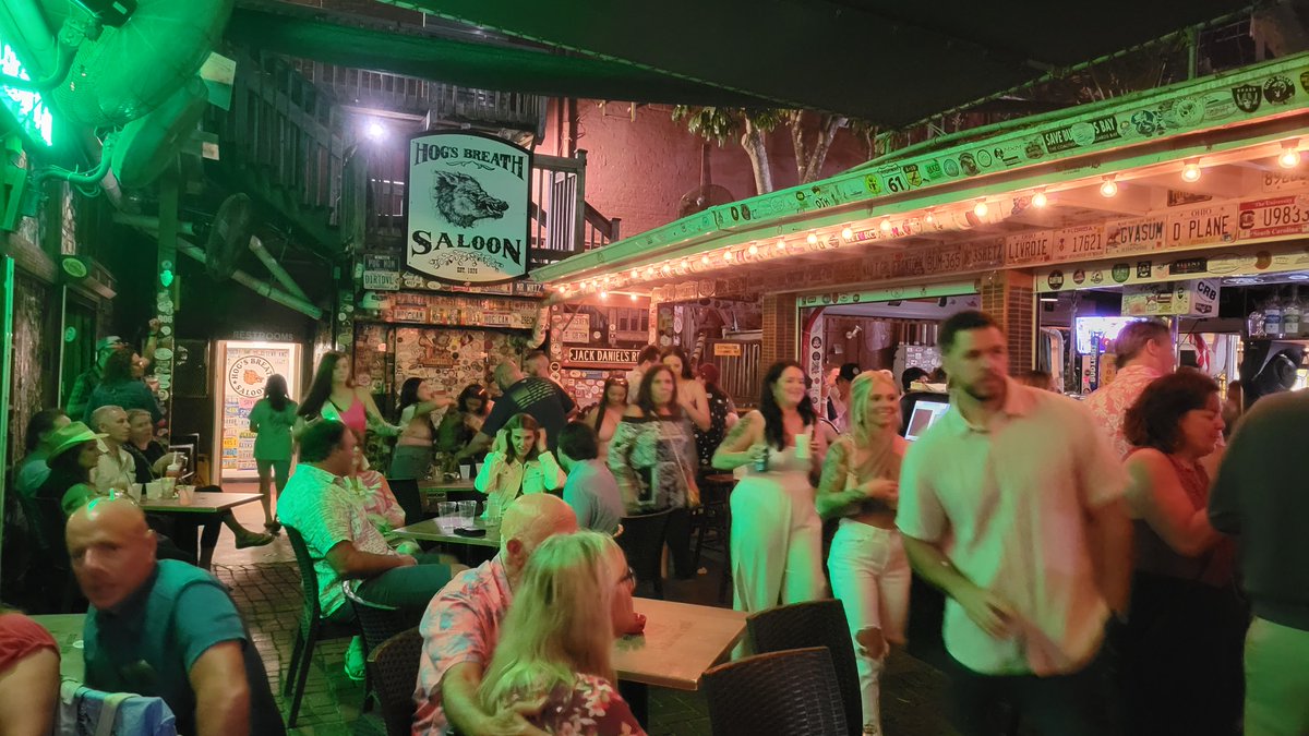 TeamVicarious's tweet photo. You cannot go to Key West without stopping in for food, drinks, and the best live music at #HogsBreathKW ! This is a must for the Team when we go to Key West. Friendly staff and the famous outdoor stage. You may even spot Kenny Chesney or the guys from Little Feat having a drink. https://t.co/V9WALkKw9Z