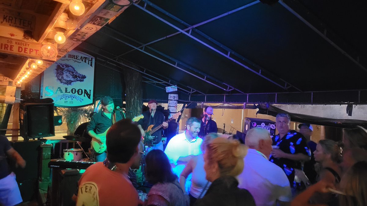 TeamVicarious's tweet photo. You cannot go to Key West without stopping in for food, drinks, and the best live music at #HogsBreathKW ! This is a must for the Team when we go to Key West. Friendly staff and the famous outdoor stage. You may even spot Kenny Chesney or the guys from Little Feat having a drink. https://t.co/V9WALkKw9Z