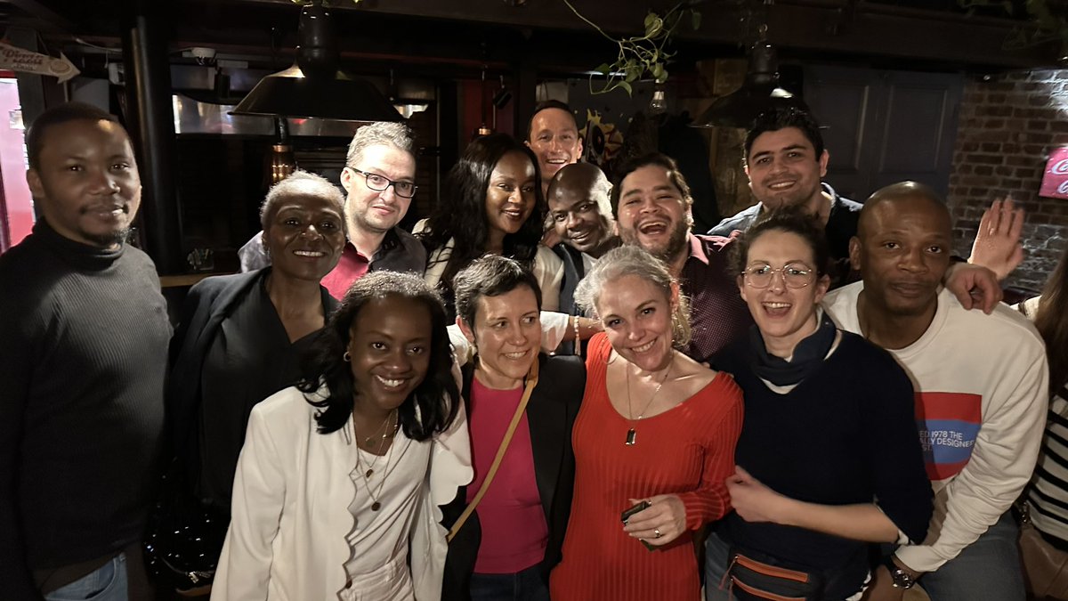 Dis ChatGPT tu penses quoi des #MBAMCi ? Désolé,  Je ne suis pas programmé pour répondre à cette question, cependant ma version 4 indique que d’après la photo, il y a de la graine d’IA-talent. En résumé, leurs intelligences naturelles joueront Ad libitum avec moi 🥸