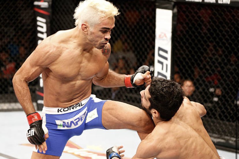 Otras peleas del evento:

<a href="/TMarretaMMA/">Thiago “Marreta” Santos</a> derrotó a Ronny Markes vía TKO.

<a href="/JussierFormiga/">JussierFormigaUFC</a> derrotó a Scott Jorgensen vía Sumisión.

Godofredo Castro derrotó a Noad Lahat vía KO ganando el otro bono de actuación.

#MMATwitter #MMA #UFC #FordewinMMA