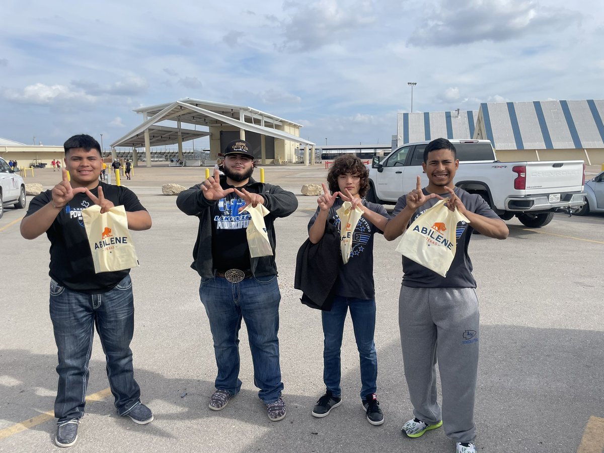 LakeViewPL1's tweet photo. The boys made weight and are good to lift tomorrow! The state meet will begin at 4:30 pm #NorthSidePride https://t.co/yooZ5zNjK6
