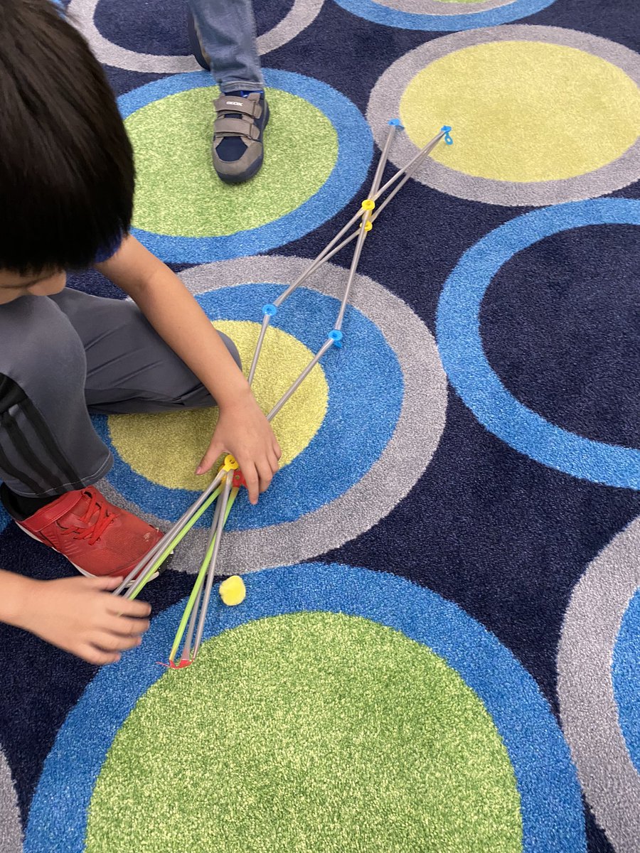 GlenhopeLibrary's tweet photo. It’s March Madness Makerspace Week in the Glenhope Library! Can you design and create a free throw arm or a pom pom catapult using @strawbees? We can! @GHESGators #GCISDLibrary https://t.co/pLILftfMv2