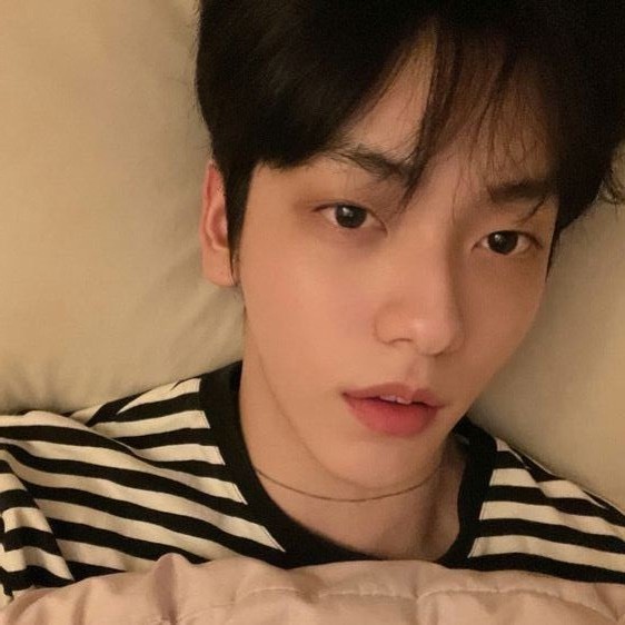 yul_himchan's tweet photo. resting after a busy day...

                      #yulgram https://t.co/QomzklG2MY