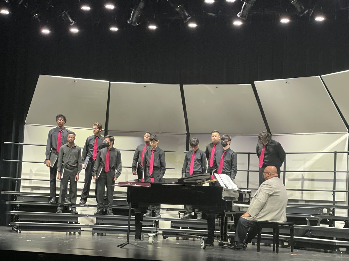 lori_montelongo's tweet photo. Beautiful music by @KempnerHSChoirs tonight! @KHS_Cougars #WeareKHS #GoCougs #greatdaytobeacougar https://t.co/SVgzE8LfC2