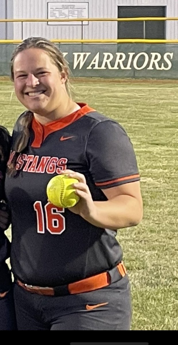East Lincoln’s Betsy Eatmon hits  22nd. Home run  in her high school career. She breaks the all time record  originally held by Taliyah Thomas!