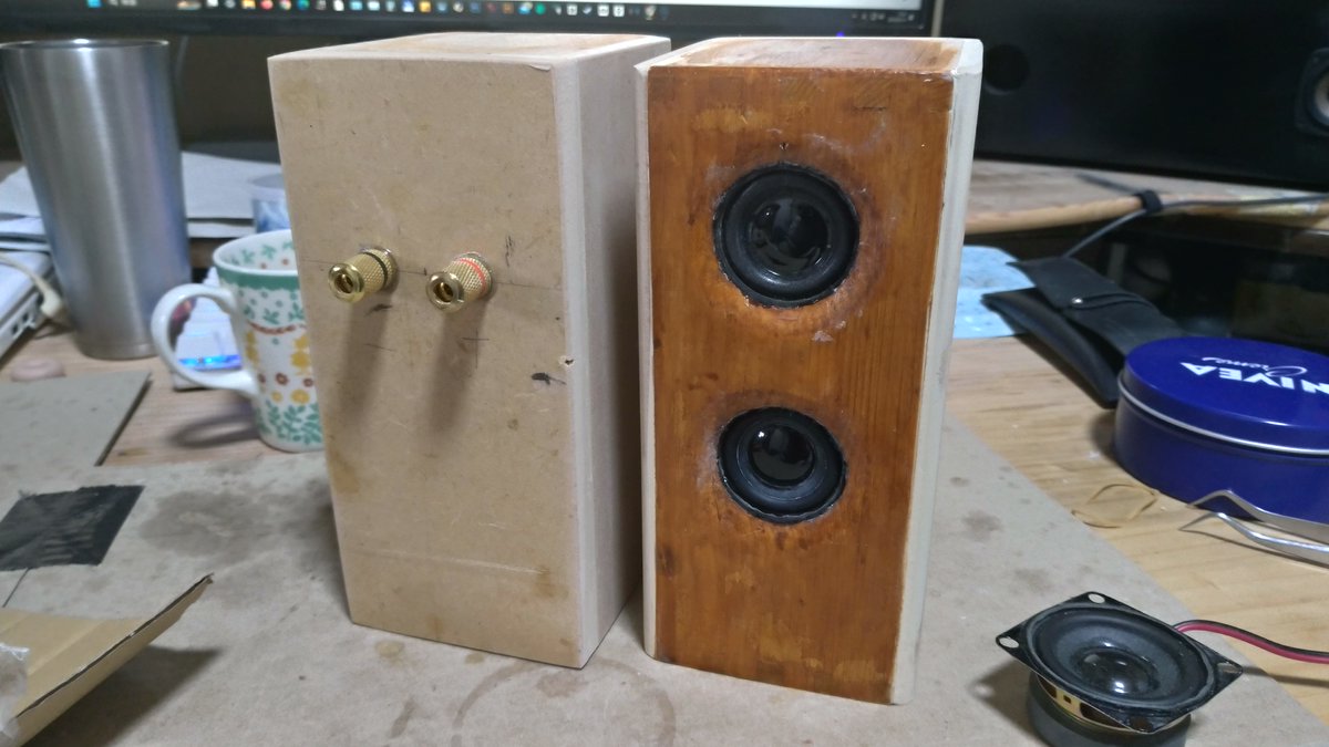 paru_ppga370's tweet image. 4cmフルレンジパッシブラジエーター
完成後初回のテストで過大入力によりコイル焼いて終了しました悲しい力抜けてしまった
低域の具合が知りたくて65HzからSine Tone順次再生していてボリューム上げ過ぎて54Hzでガガガッガリガリで終わりました😭
＃passiveradiator　＃fullrange　
＃homemadespeaker