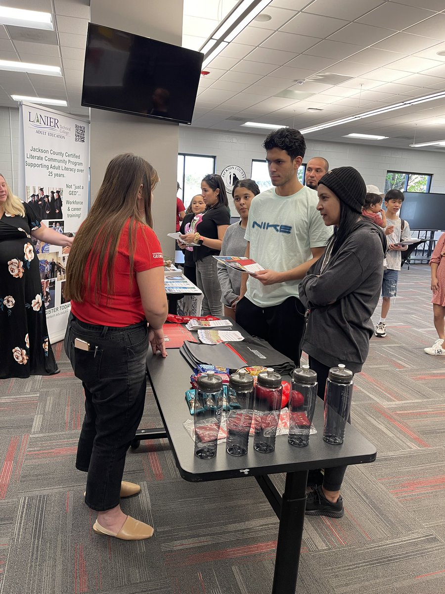 TishSpindola's tweet photo. What a wonderful night at our first ever Immigrant Expo! We had representatives from agencies in our community to share resources with @JCSchoolSystem’s immigrant families. @EmpowerC3’s Mr. Uessler was even kind enough to take the families on a tour! https://t.co/KMxhjZzz8M