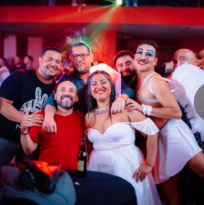 RaulCastanaza's tweet photo. Esas noches de @antojandoandogt son muy alegres #friends #partytime #guatemala 💯❤️💥🎶🌎 https://t.co/VQ1si8cCZz
