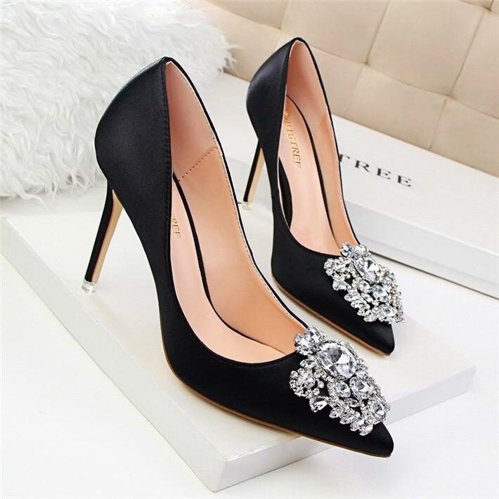 Flower Style Woman Wedding Bridal Shoes Sexy Pointed Toe Pumps etsy.me/3Jyrg4k #syntheticupper #liningandsoles #womenshoe #silkfauxleather #stilettos #highheels #fauxleather #sliponpumps #ishandmade