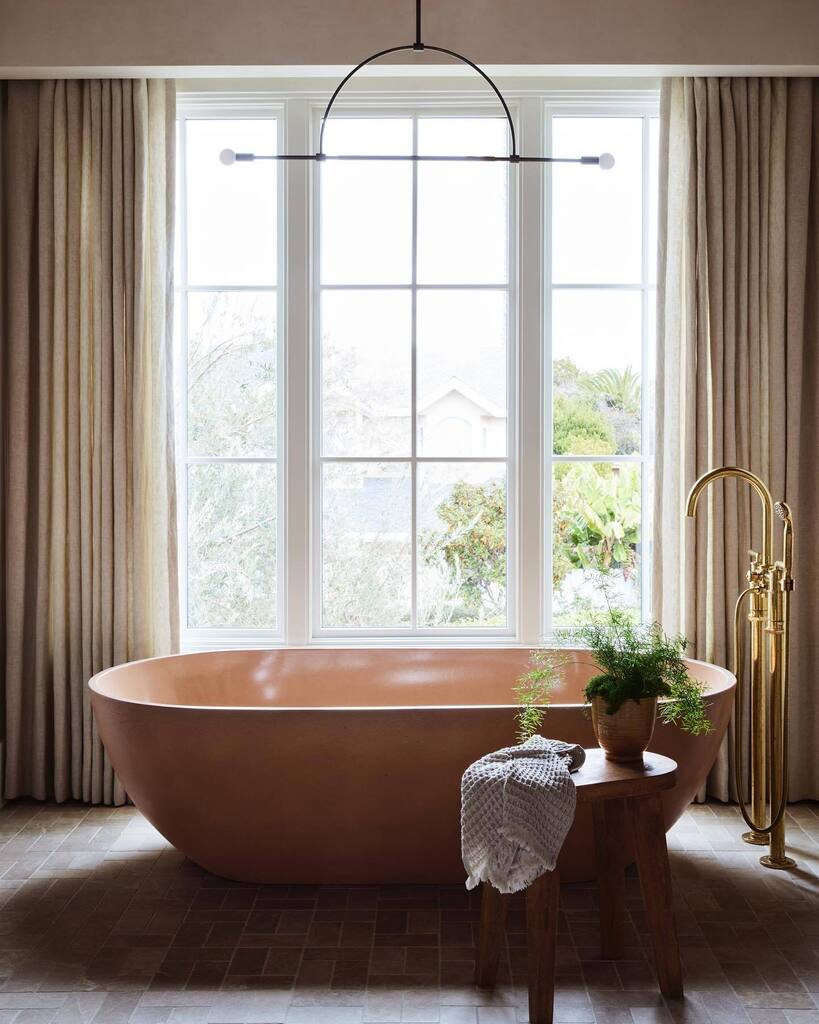 BrandonArchitec's tweet image. Soaking these rainy day woes away! #brandonarchitects

_____________________________
Interior: @lindyegalloway 
Builder: @gontermanconstruction 
Lens: @samfroststudio instagr.am/p/CqJsSfDvyyq/