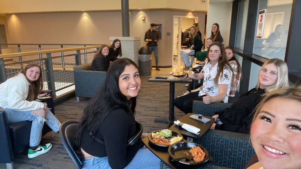 MastodonSB's tweet photo. Enjoying a great dinner for our Academic Recognition Night! #SmartDons https://t.co/q26RFTcy6p