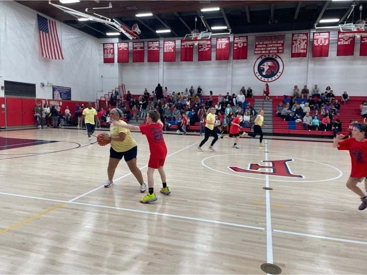 MrsWhitCPM's tweet photo. What a fun night at the CPM 5th grade student vs. teacher basketball game!!! Thank you to our amazing committee for organizing it!!! #cpmrocks #loveourkids https://t.co/noSk4D4m3X