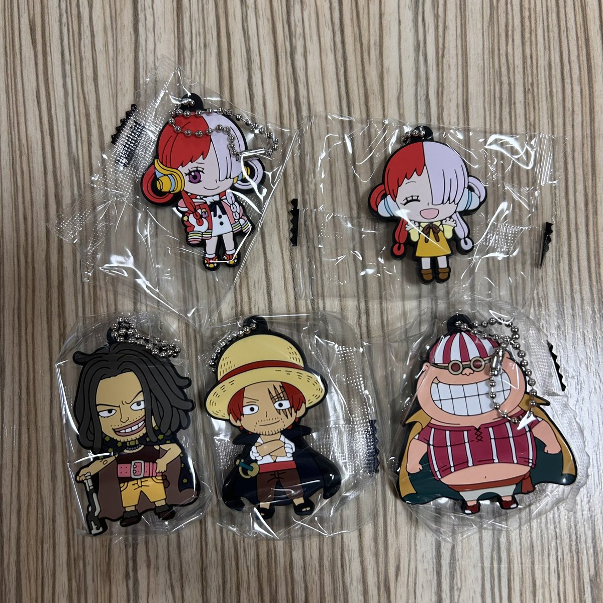 melll_Ma's tweet photo. ワンピース ONE PIECE ガチャガチャ ガチャ RED ラバーストラップ　交換

譲:ウタ、シャンクス、ヤソップ、シャンクス、ラッキールウ

求:同種ベックマン、ホンゴウ

お気軽にお声掛けください https://t.co/aEwQGGJgT8