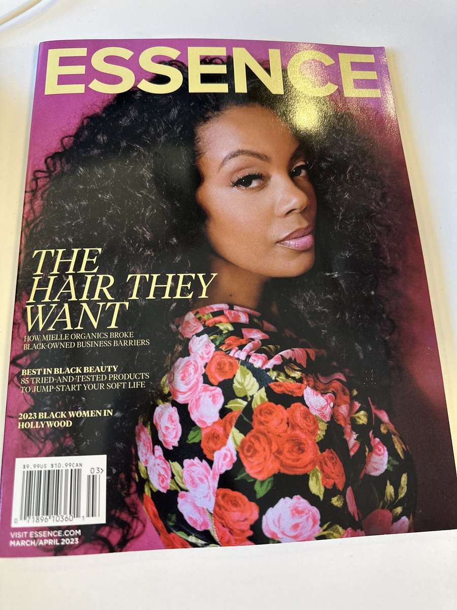 letsbeKHAlear's tweet image. I majored in journalism at Howard because I had ALWAYS dreamed of working at @ESSENCE. (It was in my admissions essay and everything, lol) 

This year, I had the honor of guest-editing the mag’s Best In Black Beauty Awards.

This is truly one of my most proudest moments. ♥️
