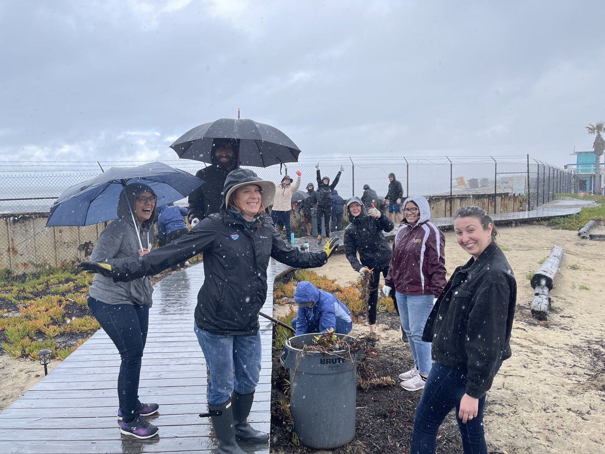 sd_fdn's tweet photo. Thank you, @YMCASanDiego: Camp Surf for having #TeamSDF and @PolicyInnovate together to give back to our community. We had a great time volunteering! 🙌🌊

#YMCA #Volunteering #TeamWork https://t.co/BXmIu5VyVZ