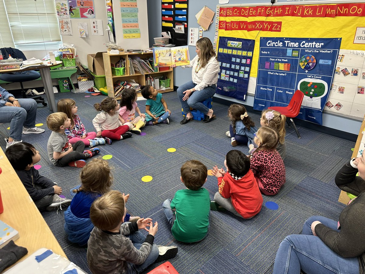 Guest reader in the Finches today! ❤️ 📖 <a target='_blank' href='https://t.co/xNGNWoD159'>https://t.co/xNGNWoD159</a>